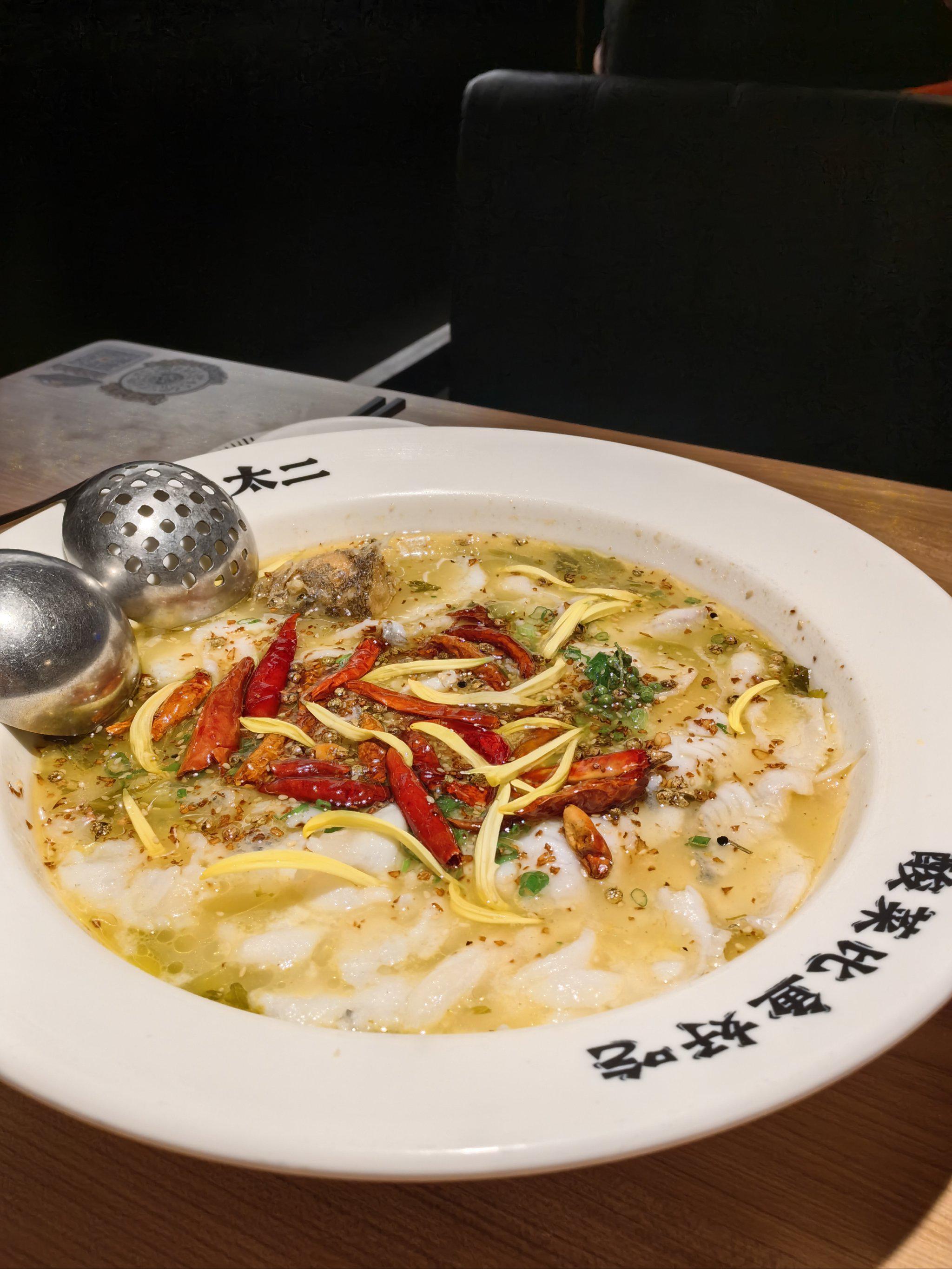 暴跌19%，关店71家！曾经等位2小时的“酸菜鱼一哥”，狂不起来了